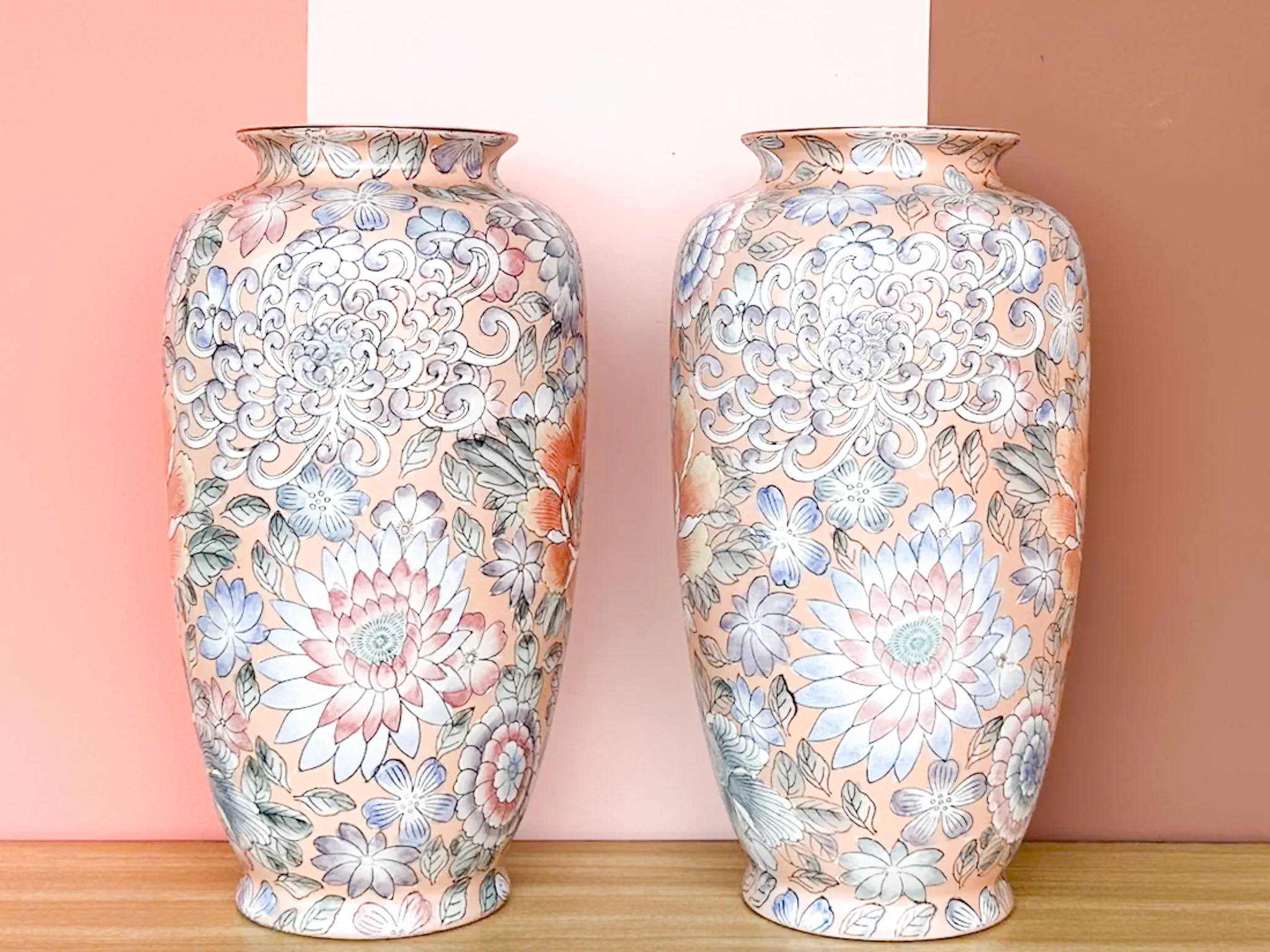 Pair of Pretty Peach Chinoiserie Vases - Image 7