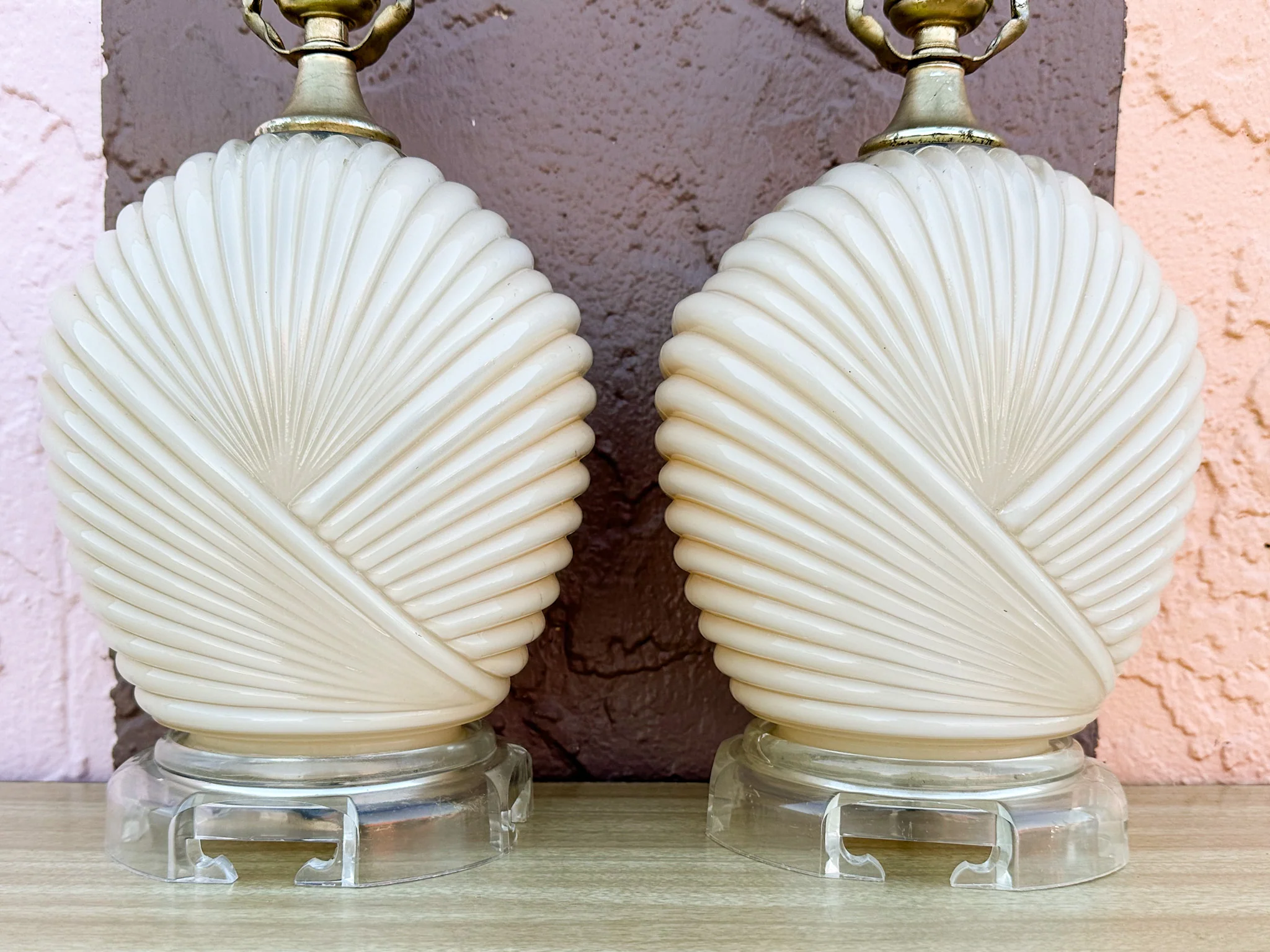 Pair of Pretty Cream Glass Lamps - Image 3