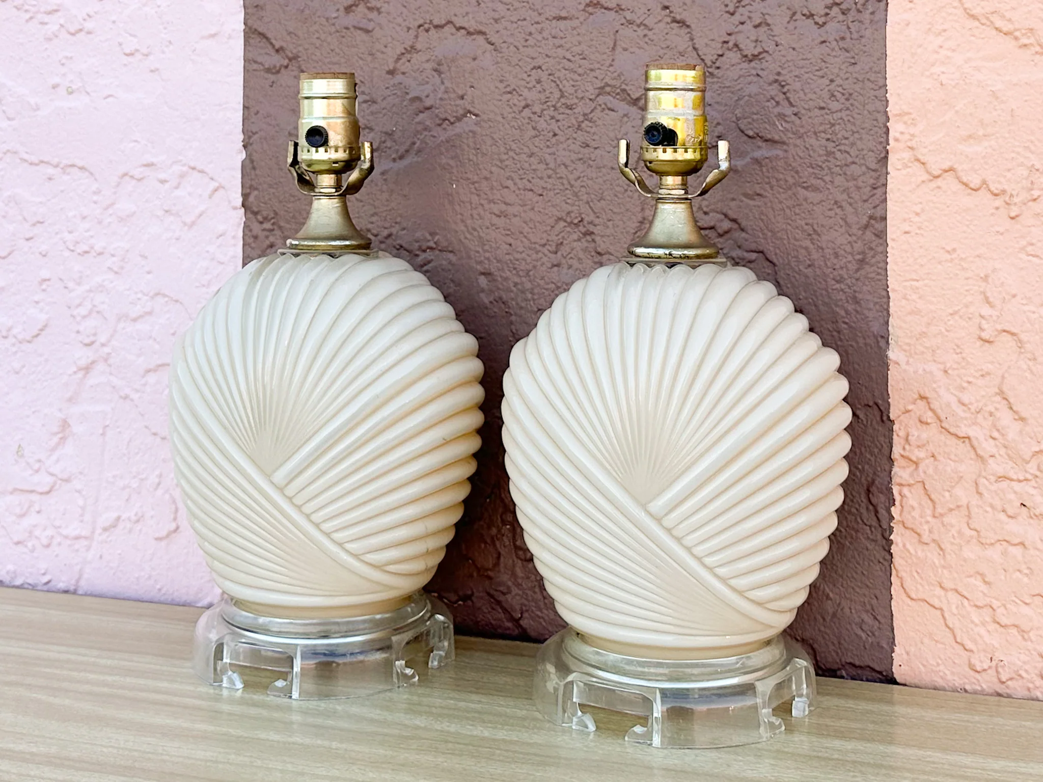 Pair of Pretty Cream Glass Lamps - Image 4