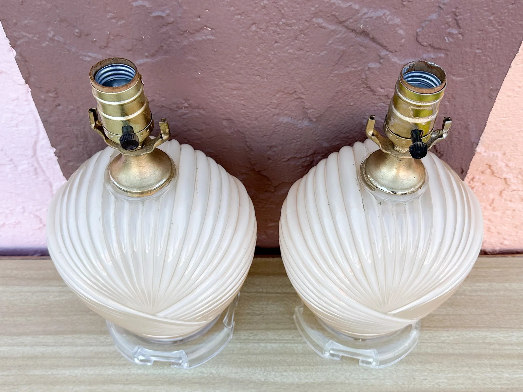 Pair of Pretty Cream Glass Lamps - Image 5