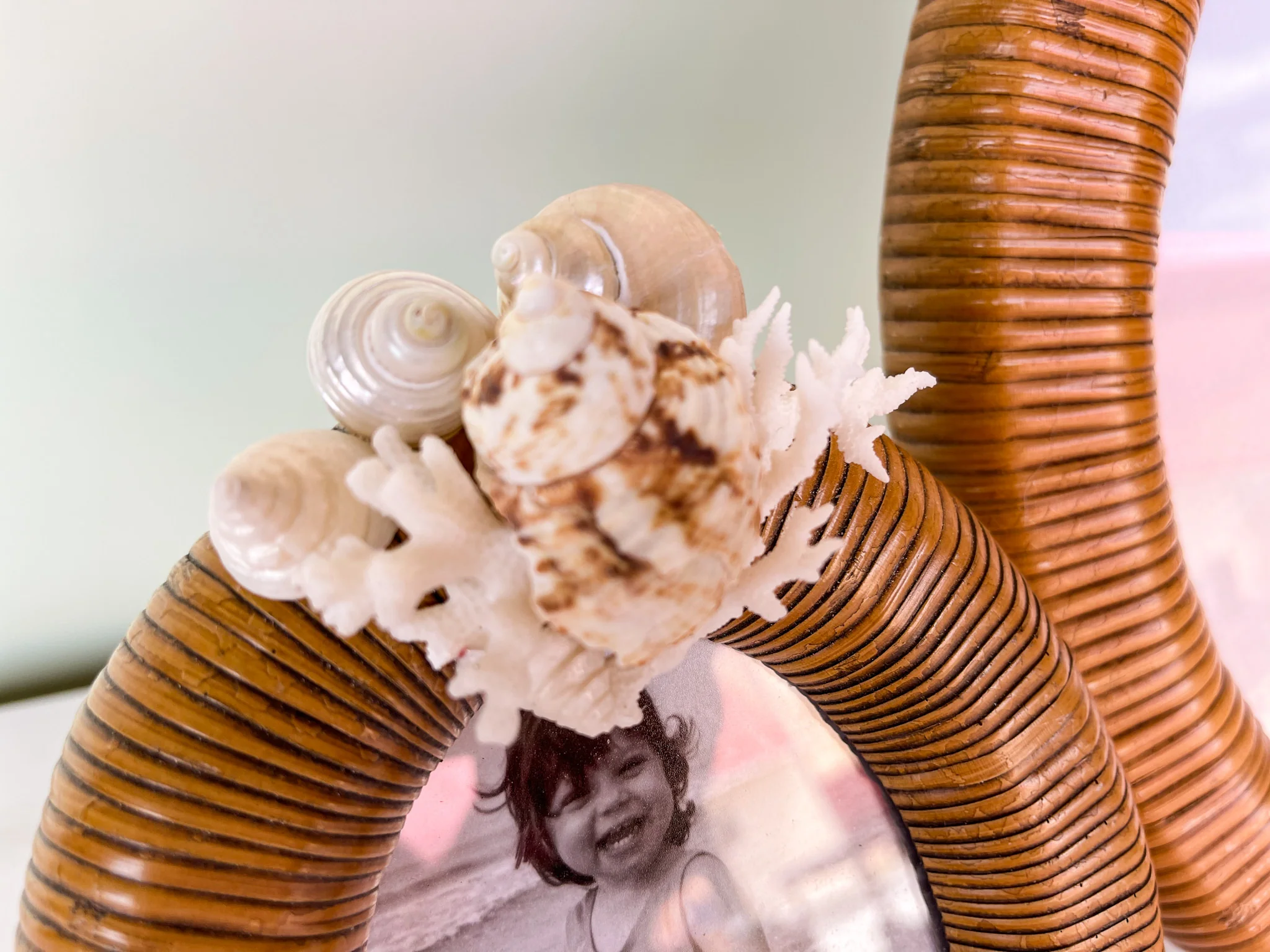 Pair of Rattan and Shell Vintage Frames - Image 3