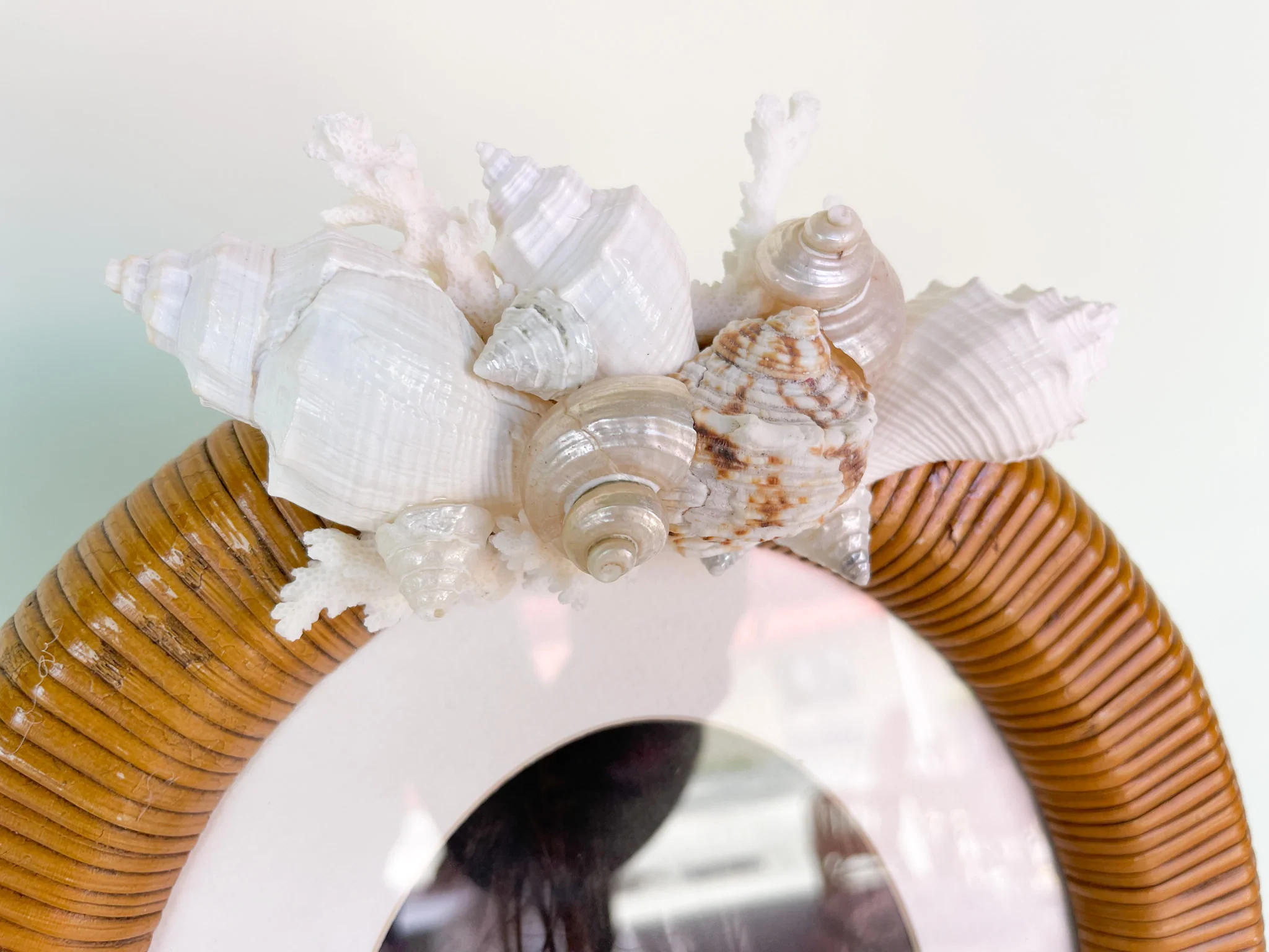 Pair of Rattan and Shell Vintage Frames - Image 4