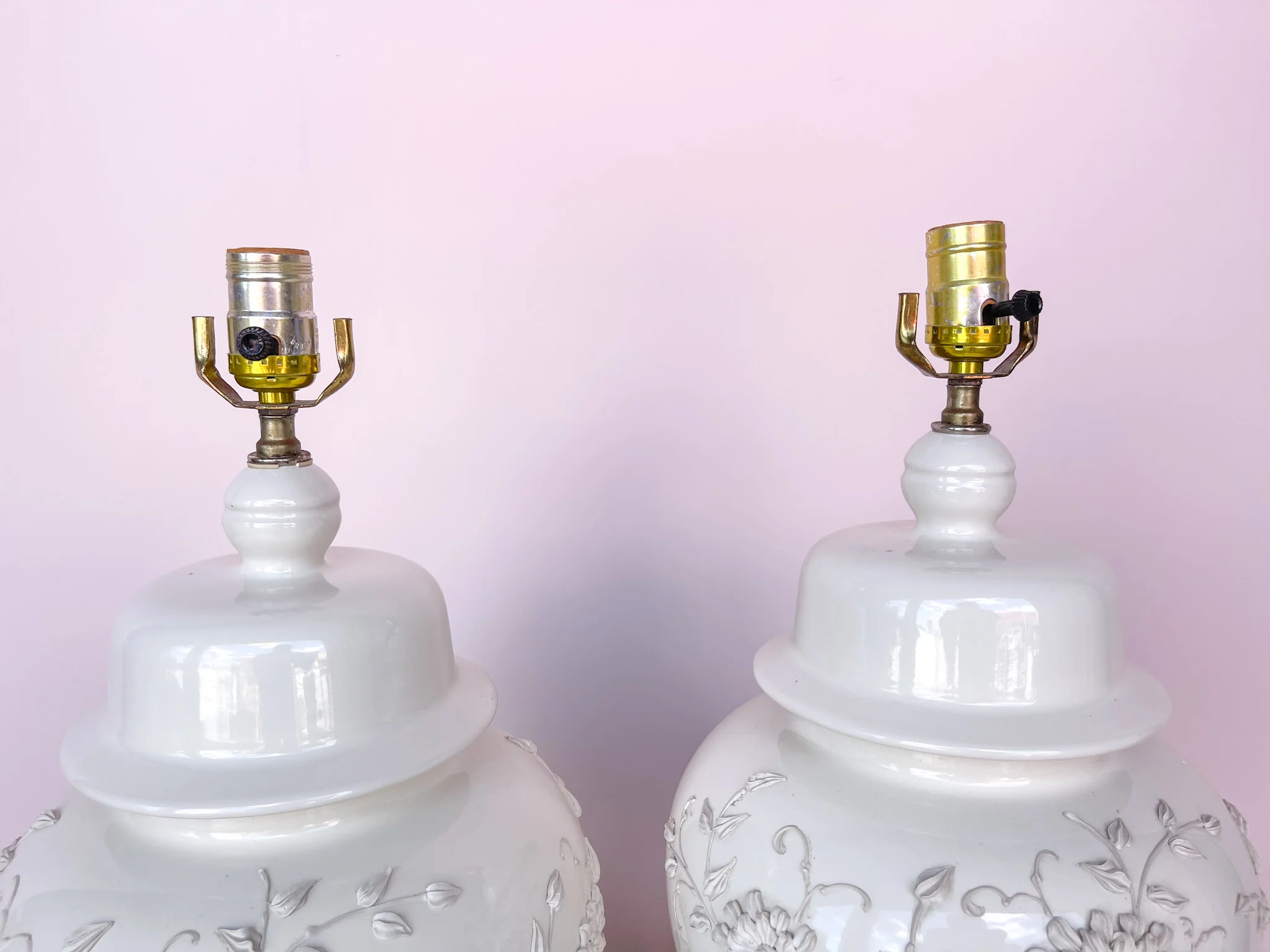 Pair of White Icing Flower Ginger Jar Lamps - Image 2