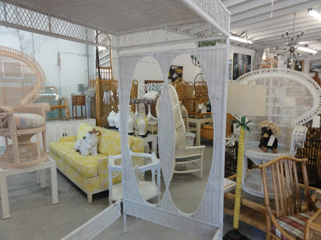 Palm Beach Chic Wicker Canopy Daybed - Image 6