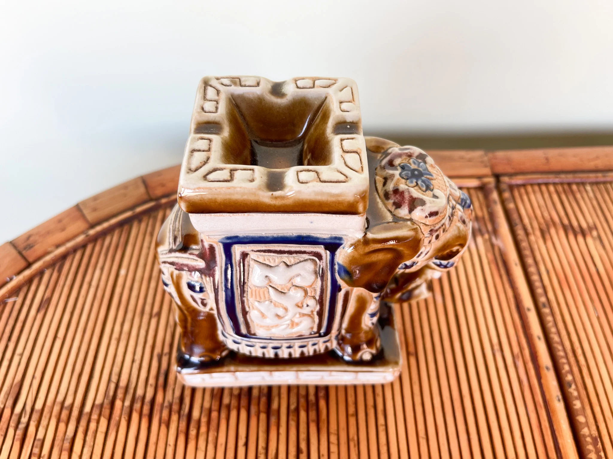 Petite Caramel Elephant Ash Tray - Image 2