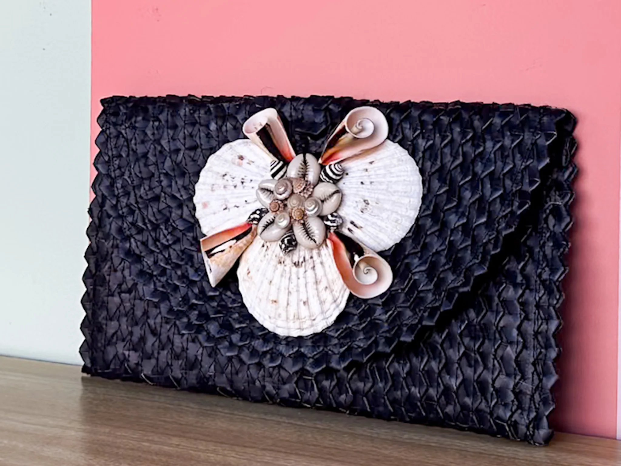 Raffia Shellegance Clutch - Image 2