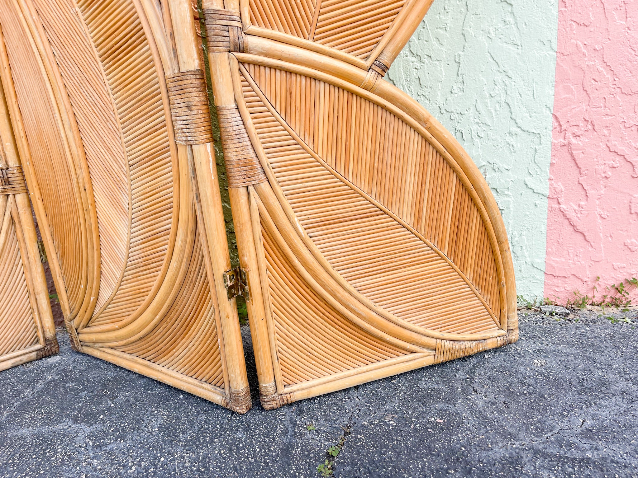 Rattan Palm Leaf Screen - Image 2