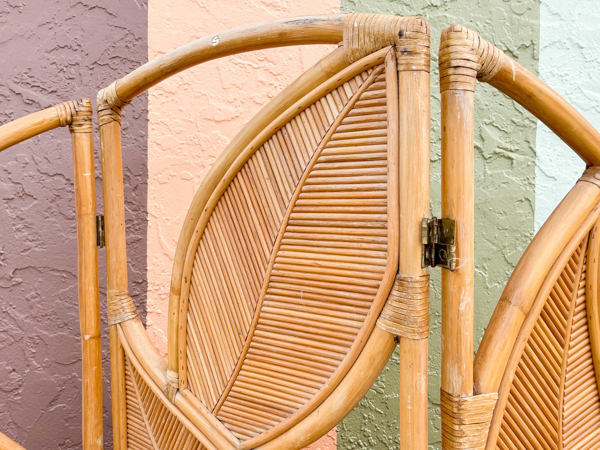 Rattan Palm Leaf Screen - Image 9