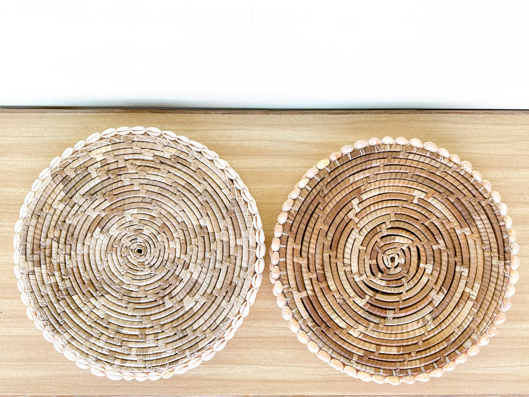 Set of Eight Cowrie Shell Placemats - Image 4