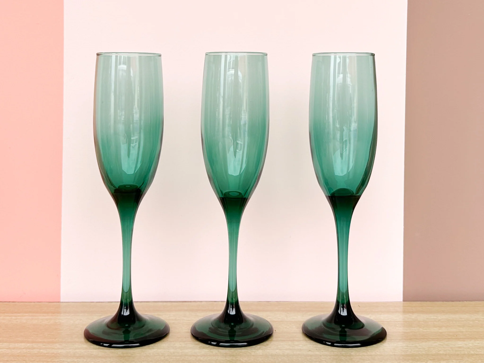 Set of Eight Emerald Champagne Flutes - Image 3