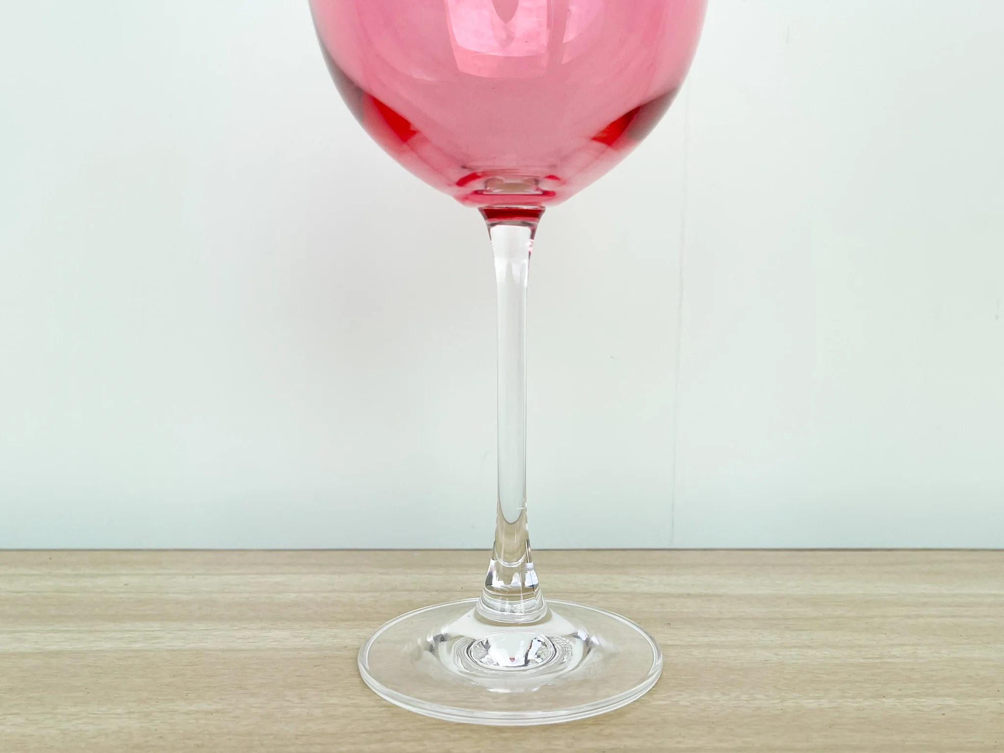 Set of Eight Hot Pink Wine Glasses - Image 4
