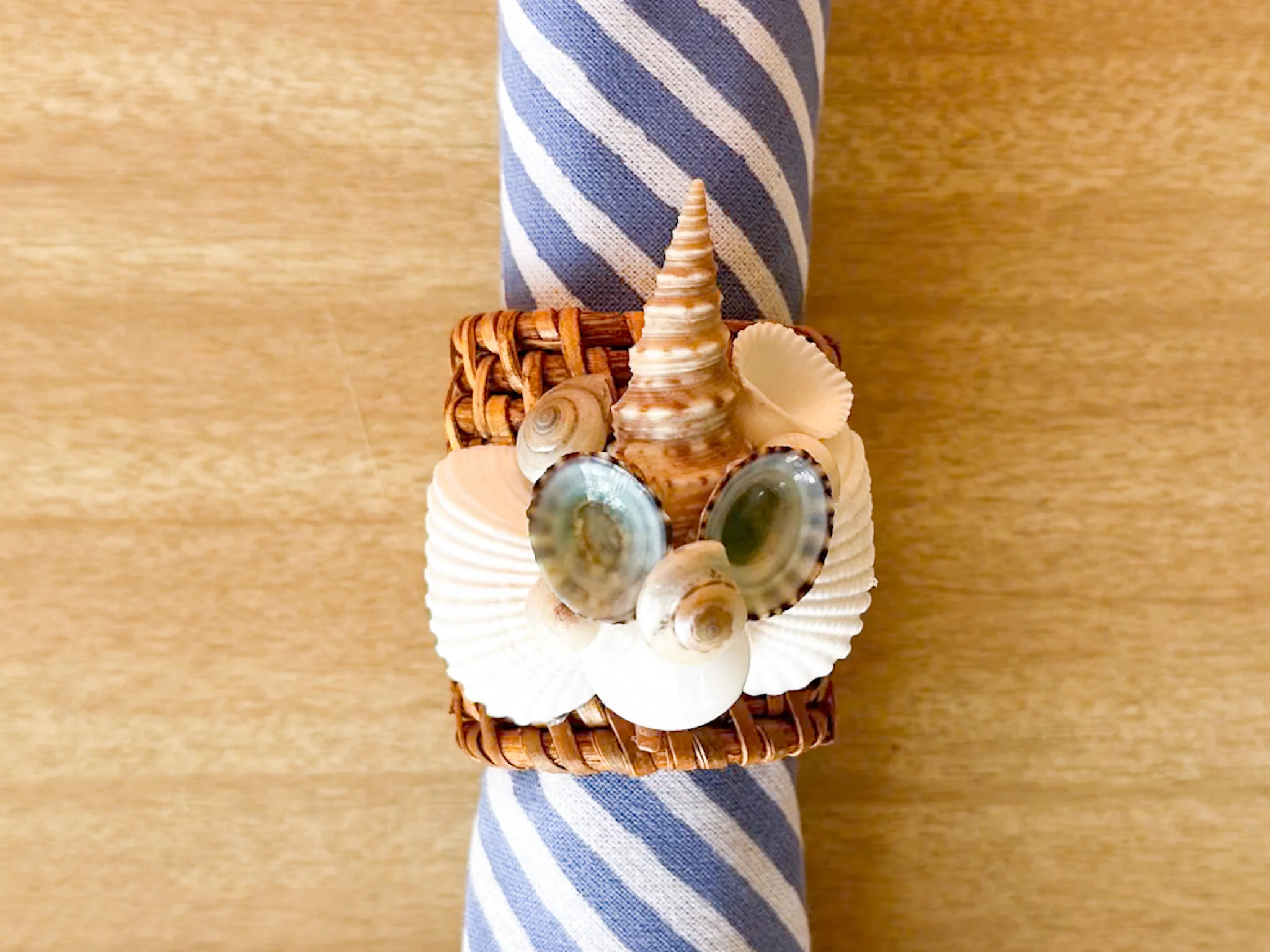 Set of Eight Shellegance Napkin Rings - Image 16