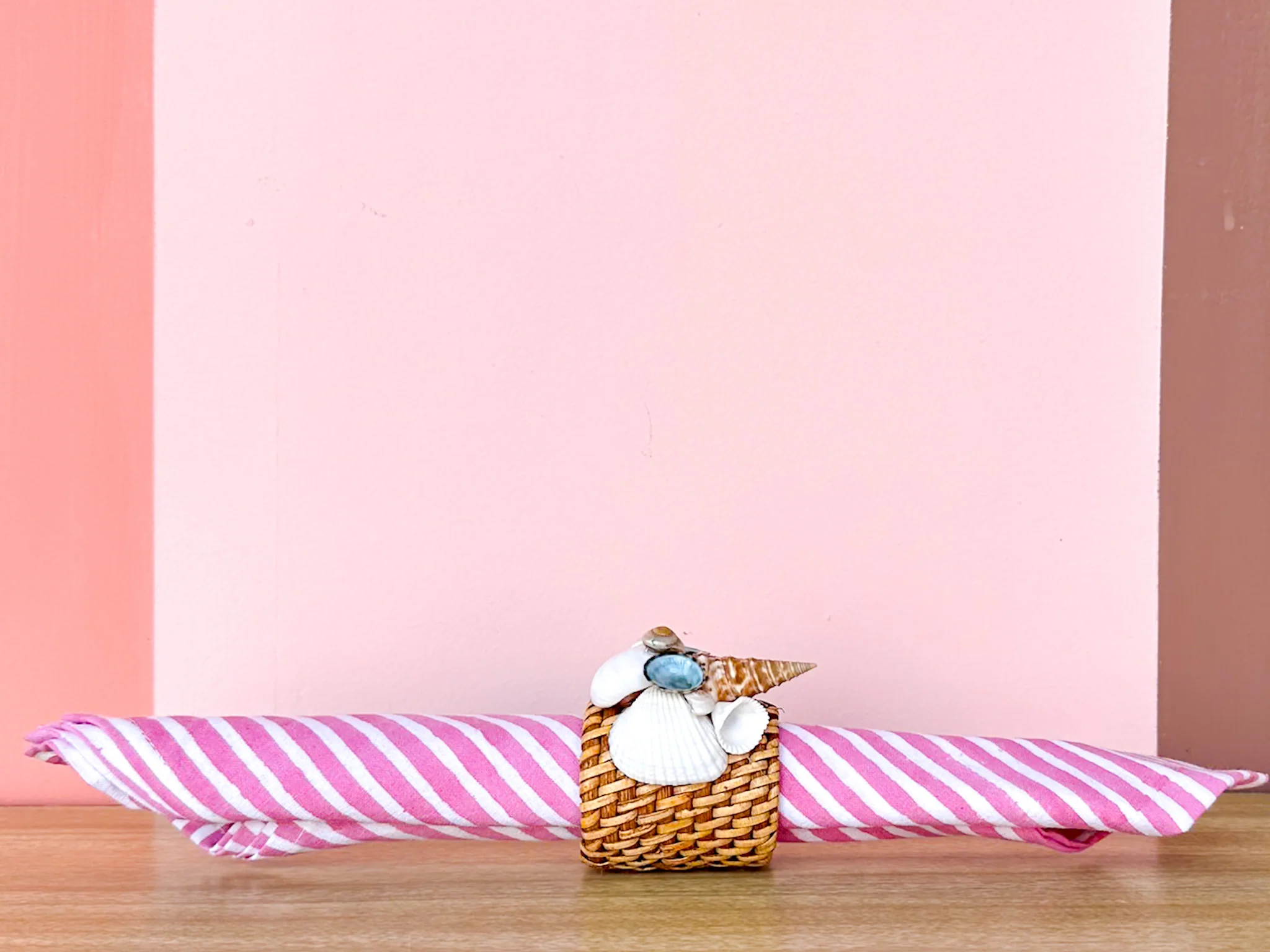 Set of Eight Shellegance Napkin Rings - Image 17