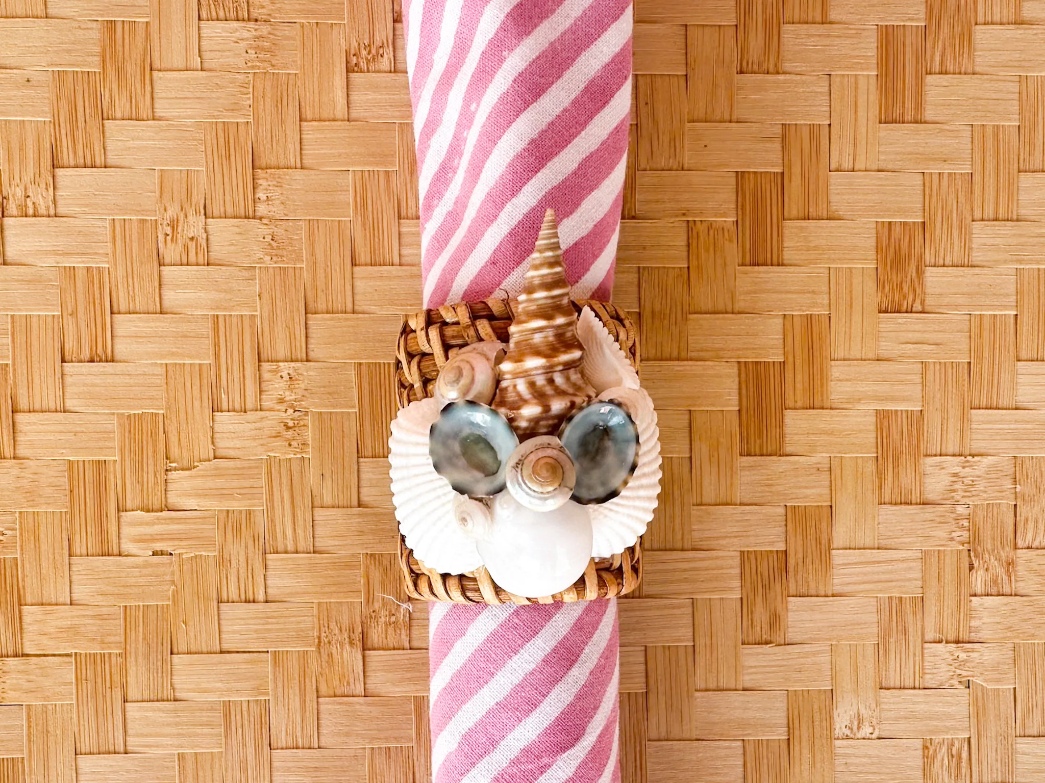 Set of Eight Shellegance Napkin Rings - Image 18