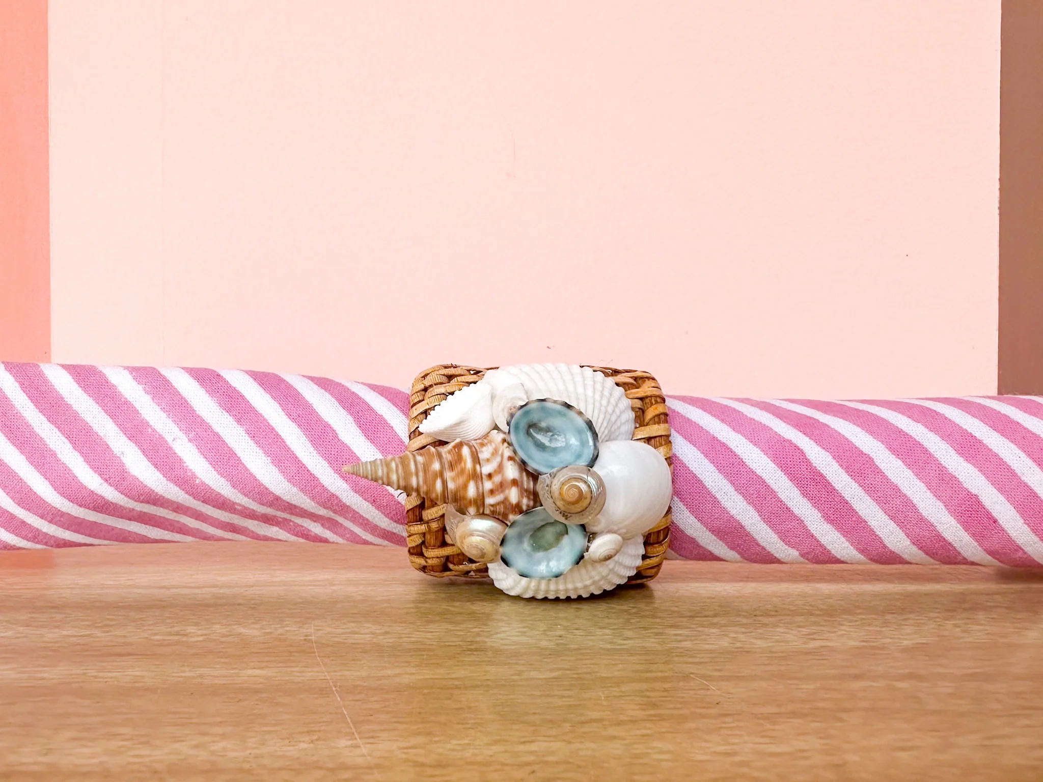 Set of Eight Shellegance Napkin Rings - Image 19