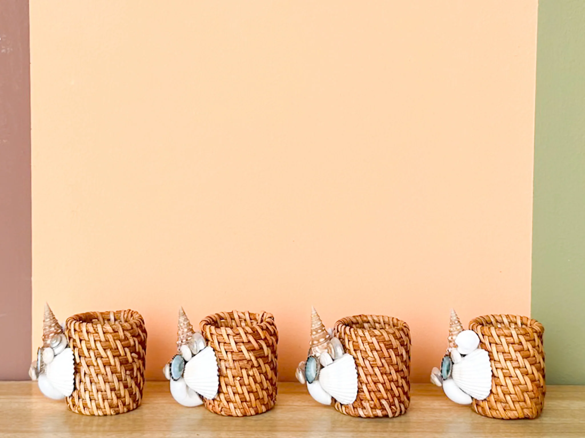 Set of Eight Shellegance Napkin Rings - Image 5
