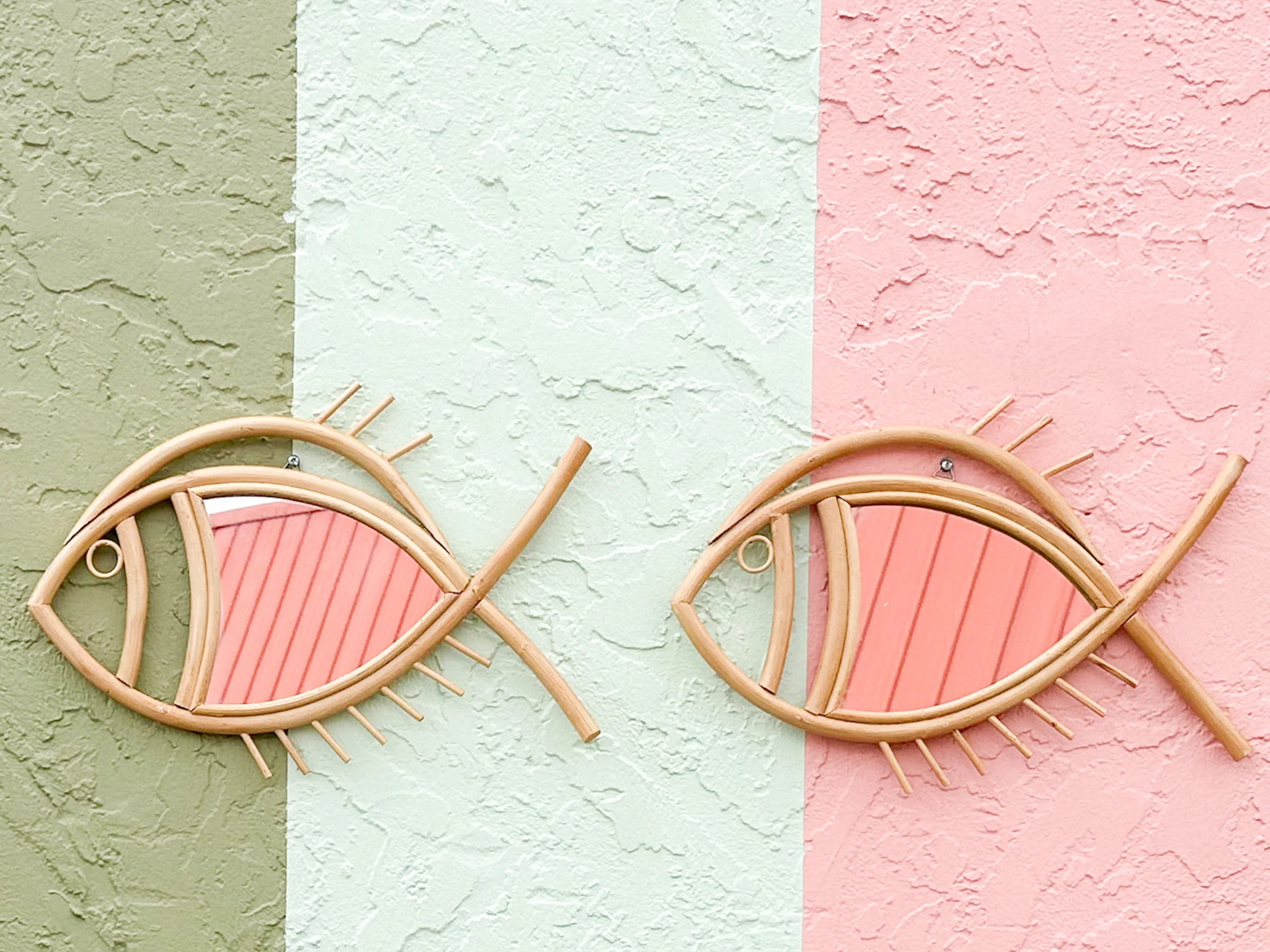Set of Five Rattan Fish Mirrors - Image 6