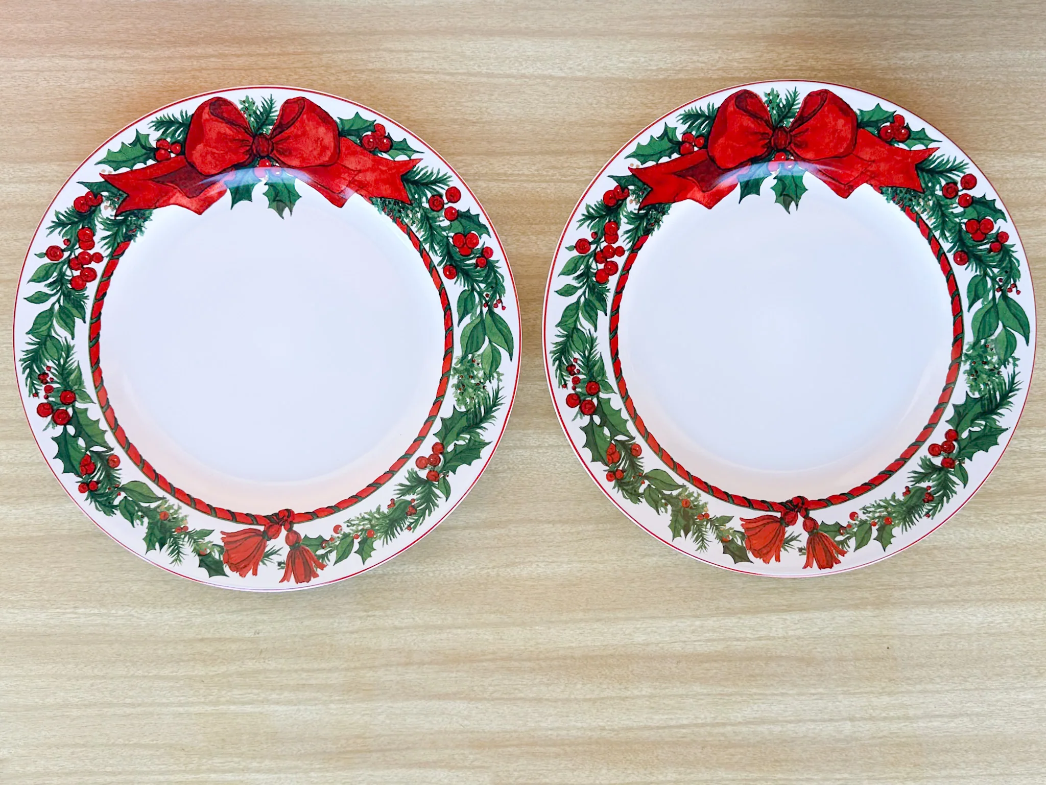 Set of Four Bow and Holly Dinner Plates - Image 4