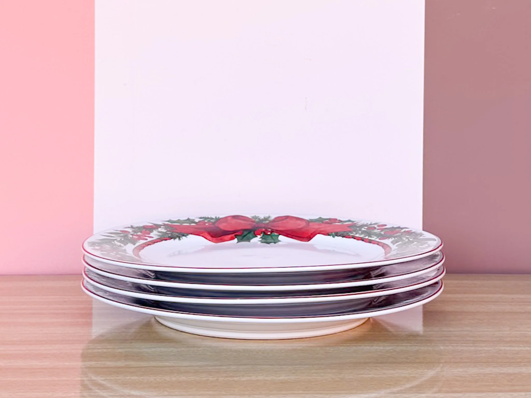 Set of Four Bow and Holly Dinner Plates - Image 5