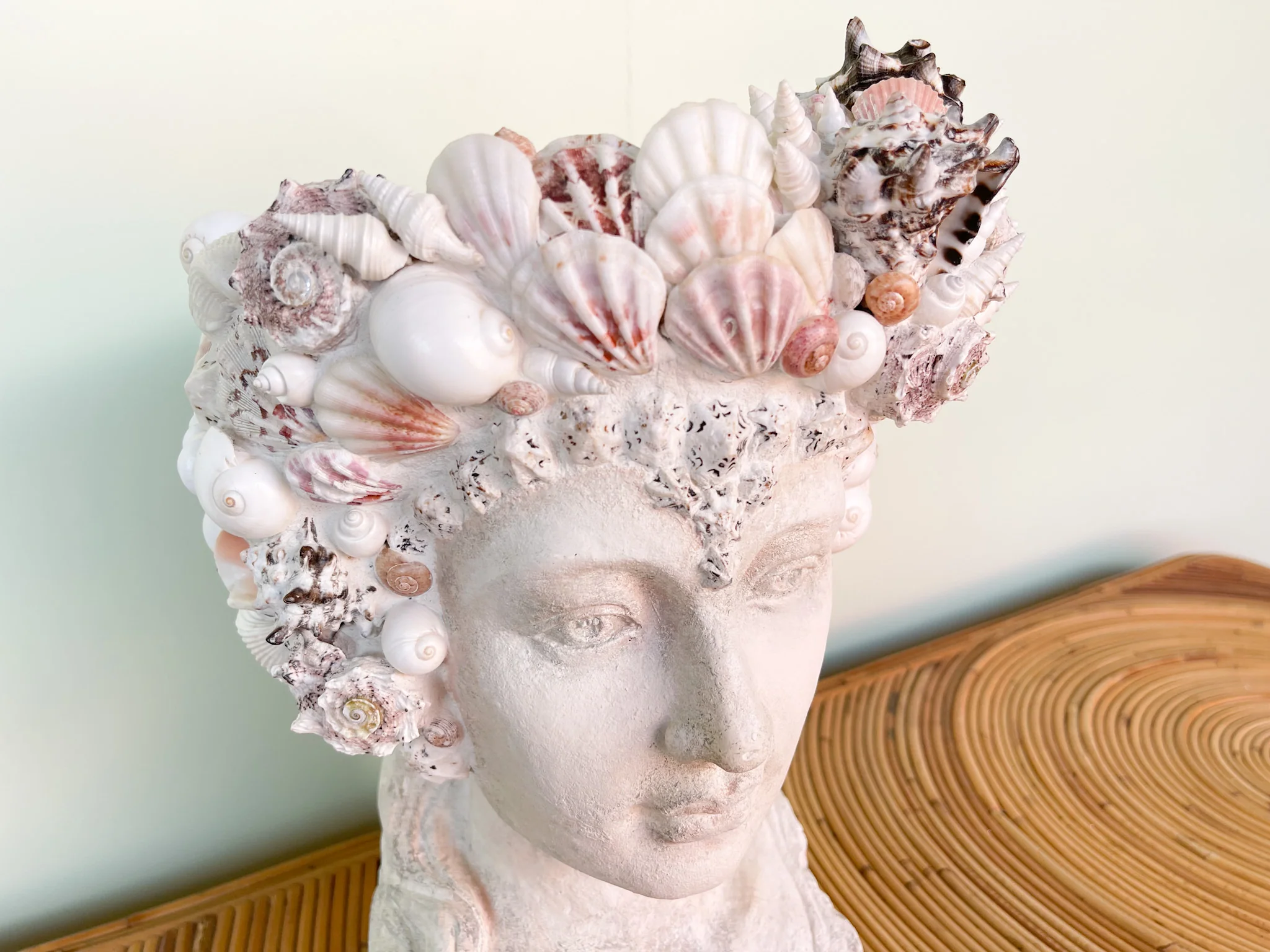 Large Shellegance Bust Cachepot - Image 2