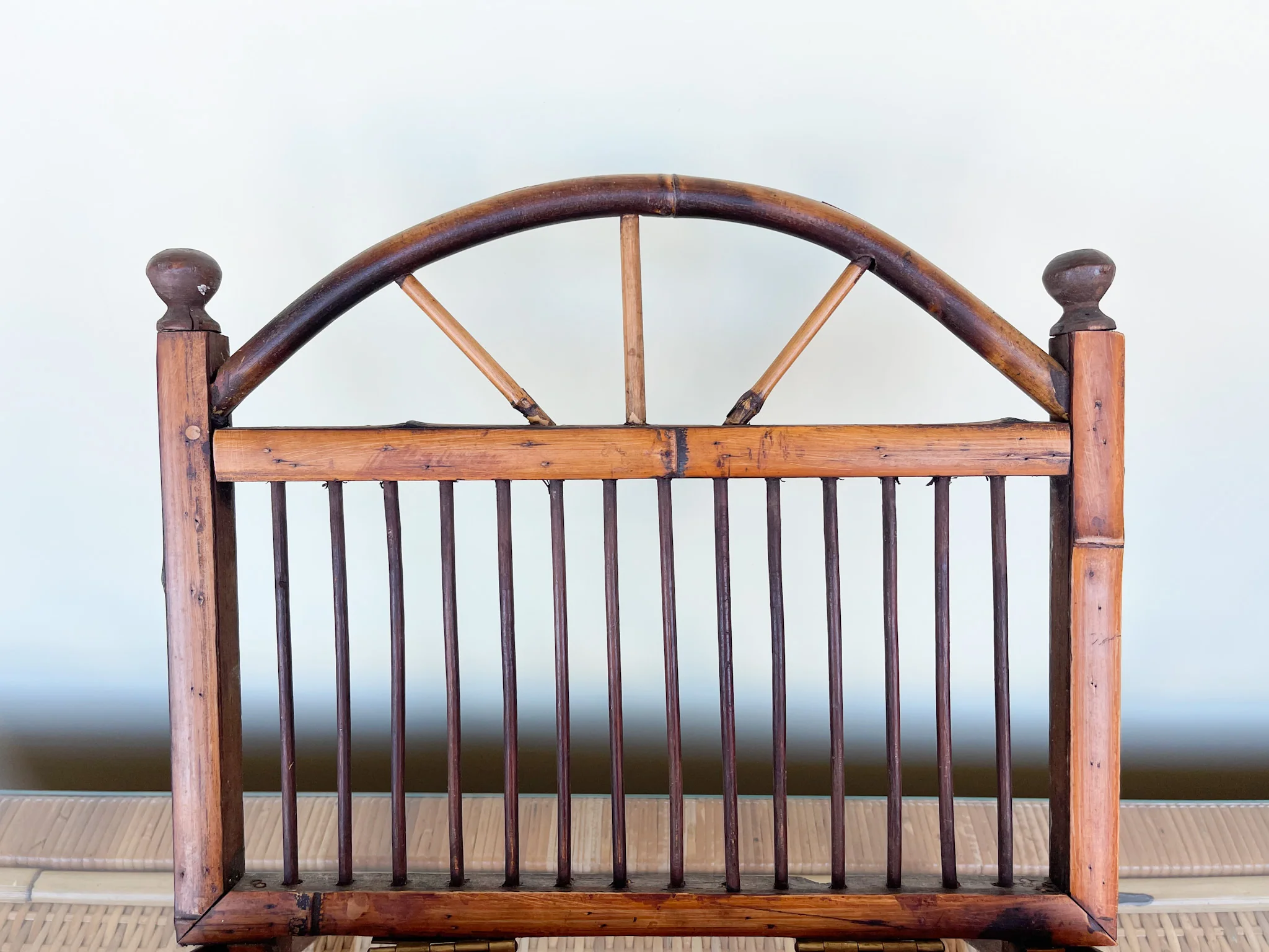 Sweet Folding Magazine Rack - Image 3