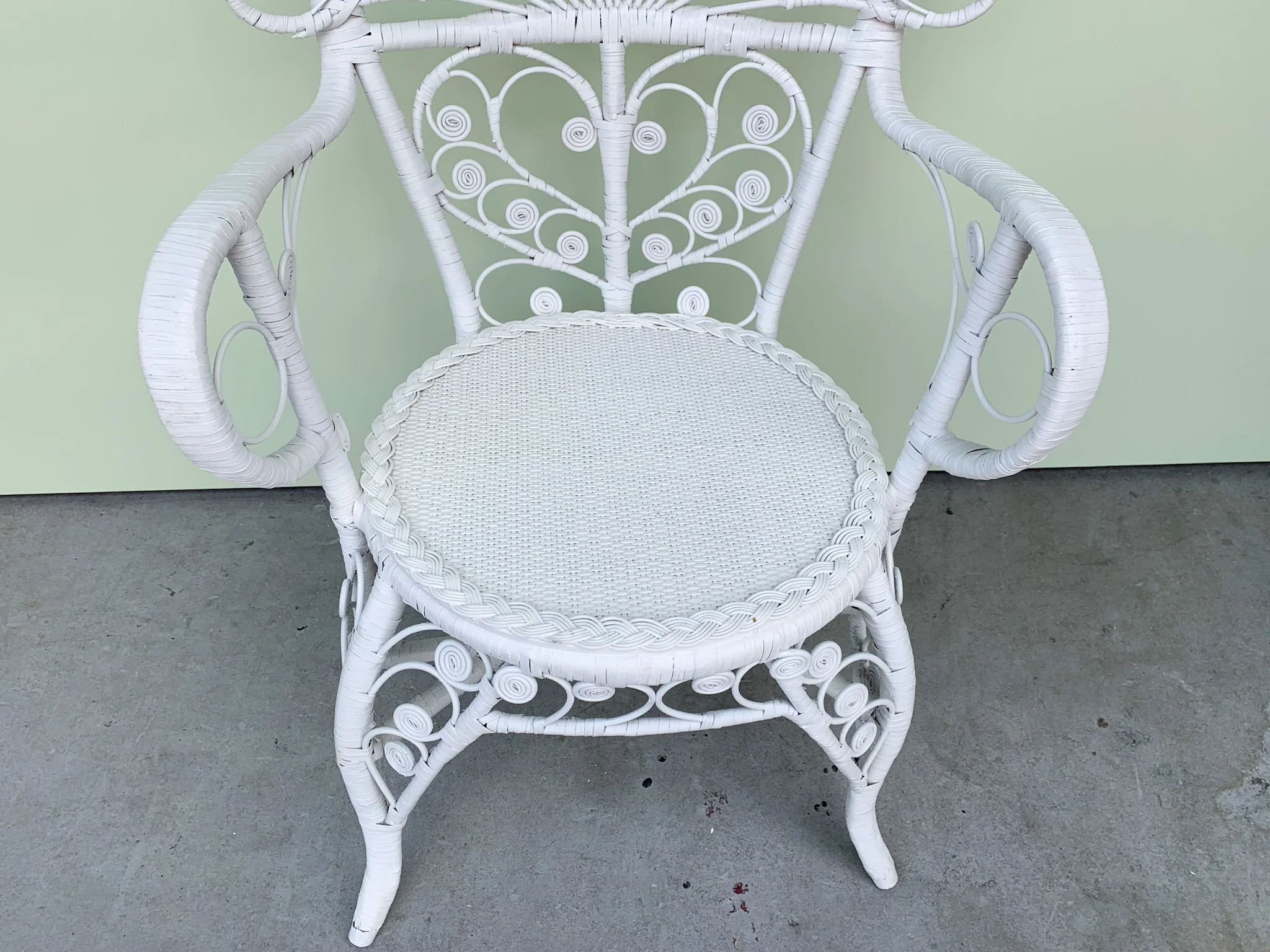 Sweetheart Fiddlehead Wicker Peacock Chair - Image 3