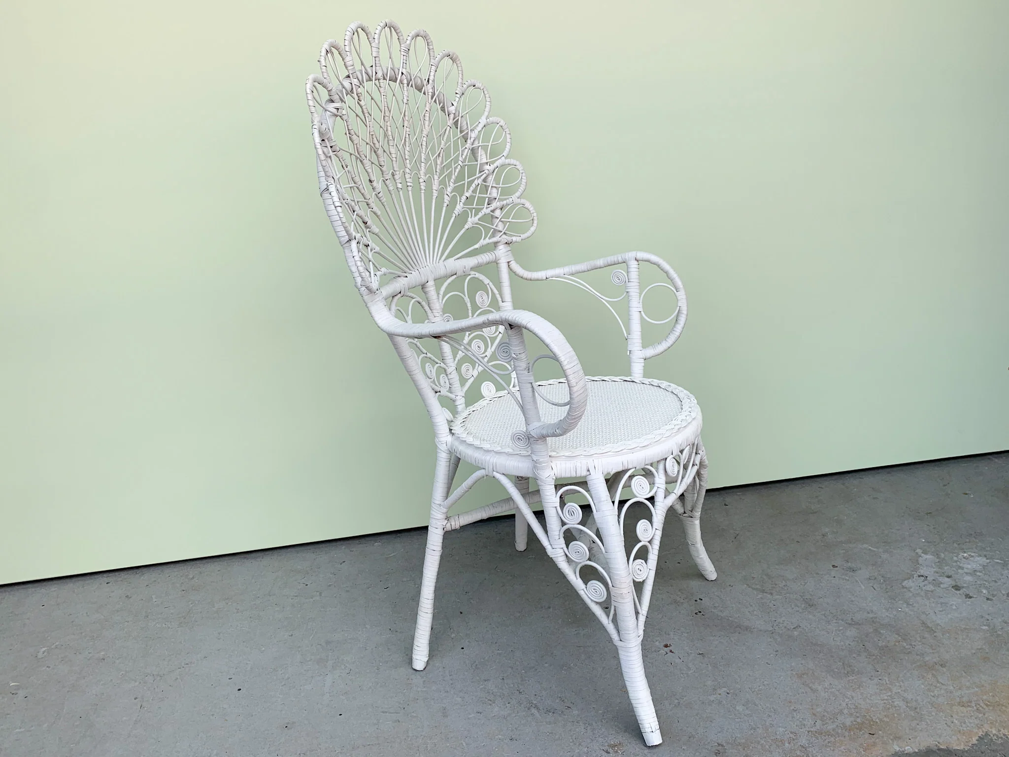 Sweetheart Fiddlehead Wicker Peacock Chair - Image 5