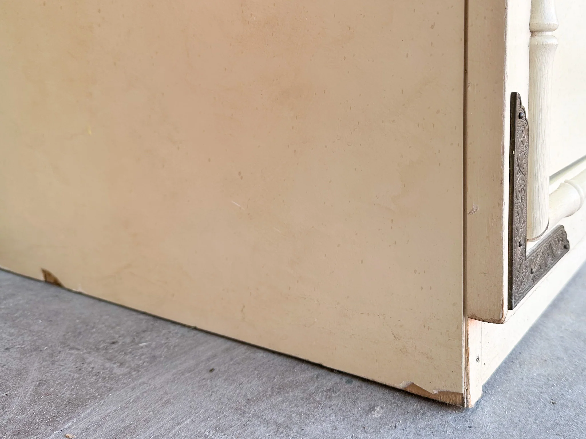 Thomasville Faux Bamboo Dresser with Brass Detail - Image 4