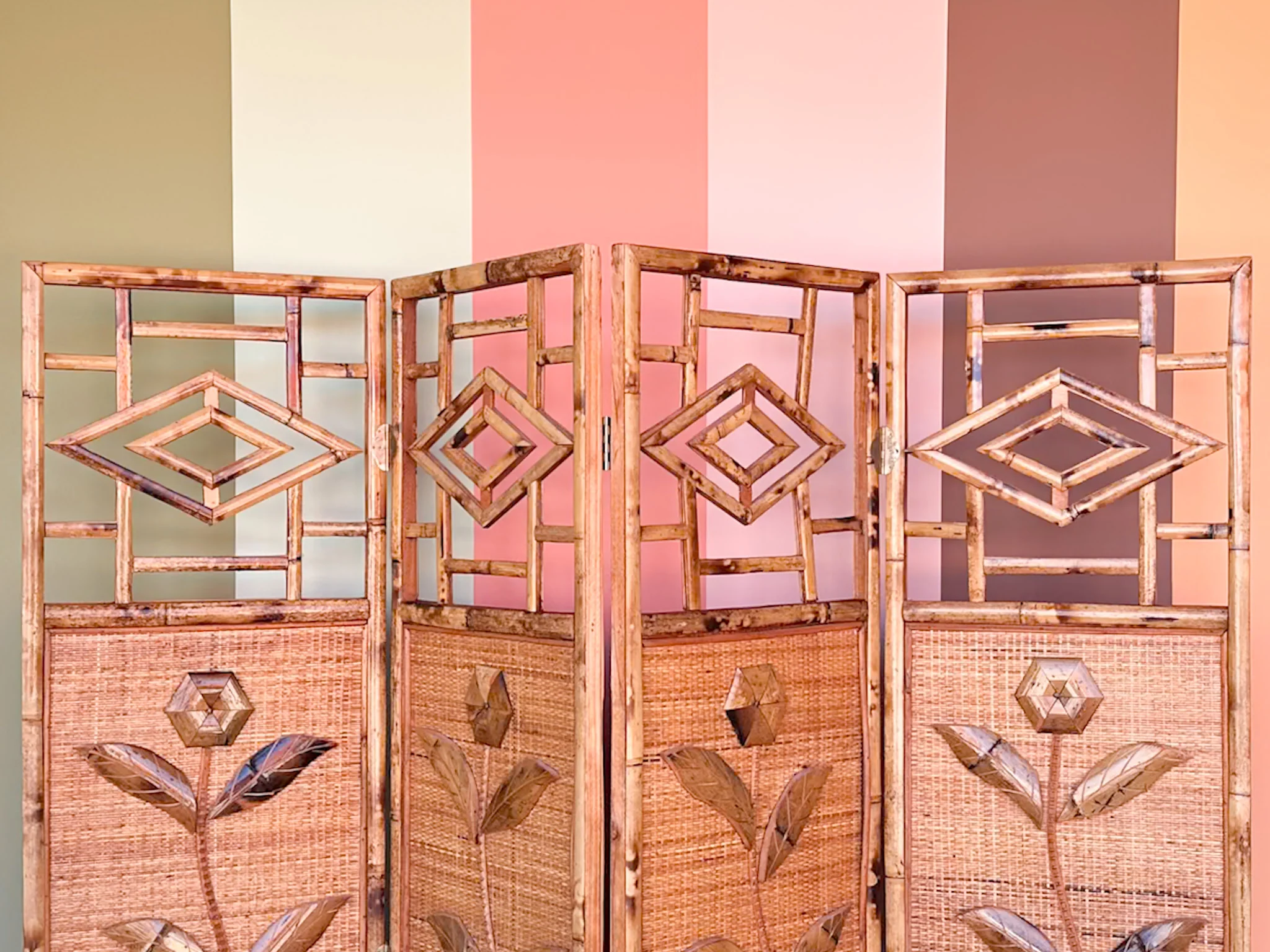 Tortoiseshell Rattan Flower Screen - Image 2