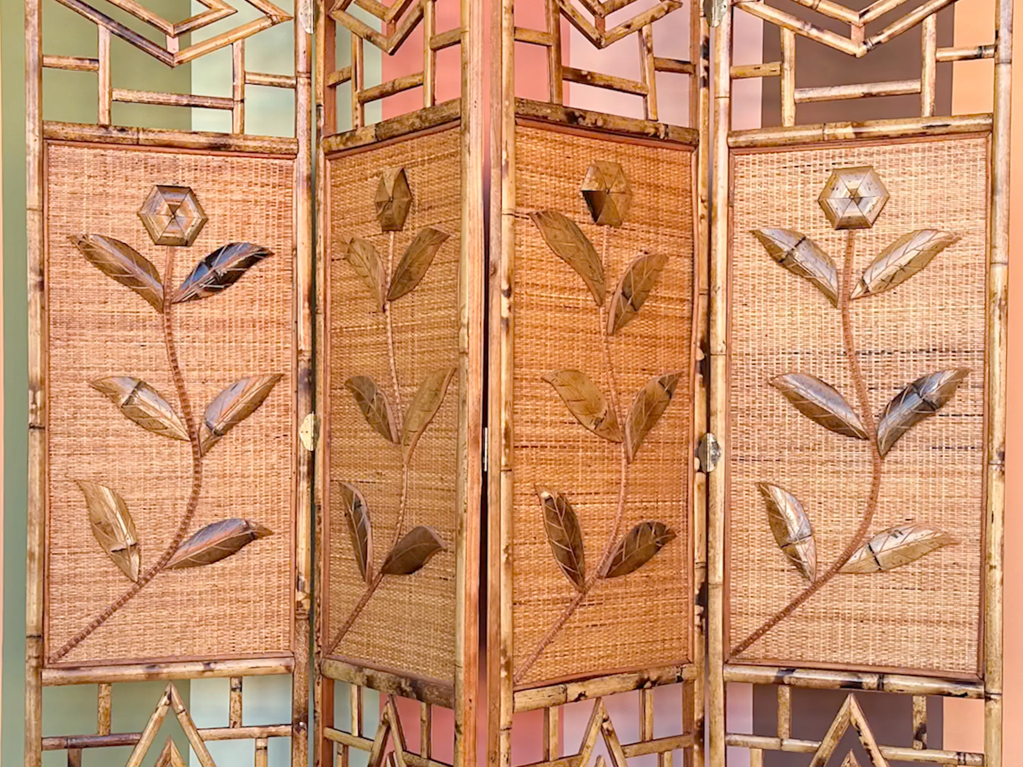 Tortoiseshell Rattan Flower Screen - Image 3