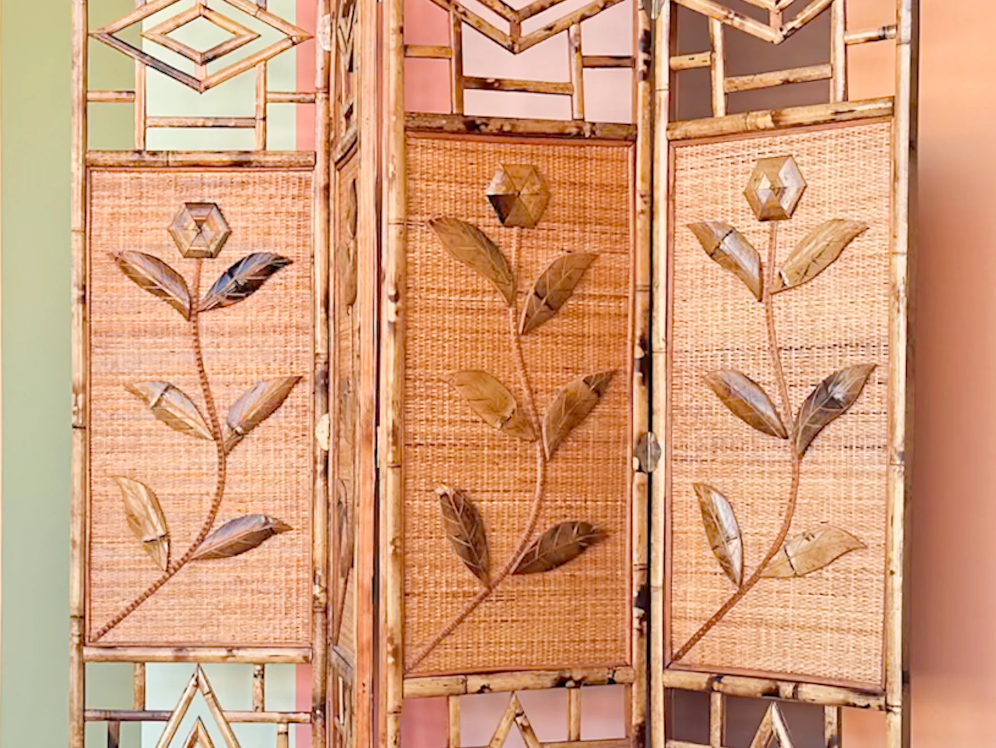 Tortoiseshell Rattan Flower Screen - Image 6