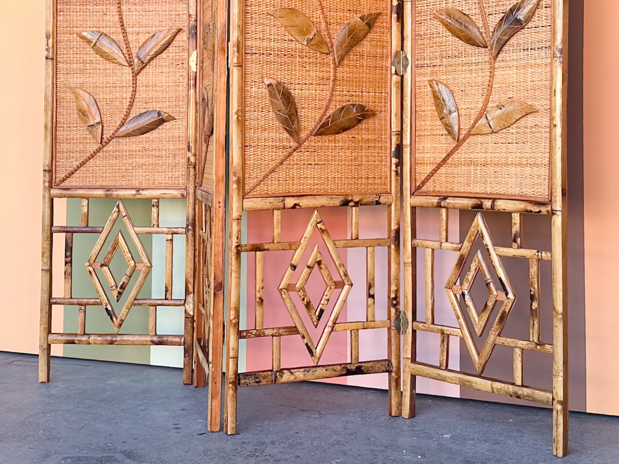 Tortoiseshell Rattan Flower Screen - Image 8