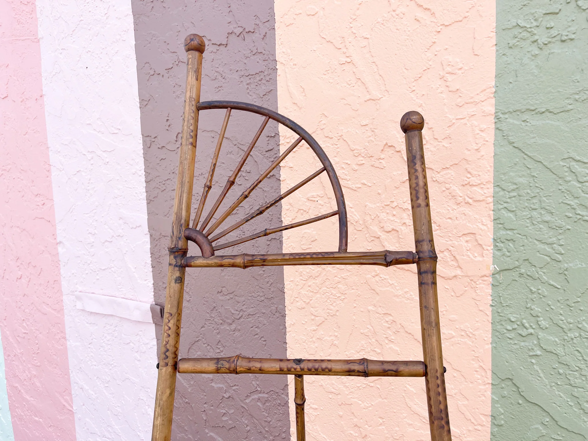 Unique Rattan Easel - Image 2