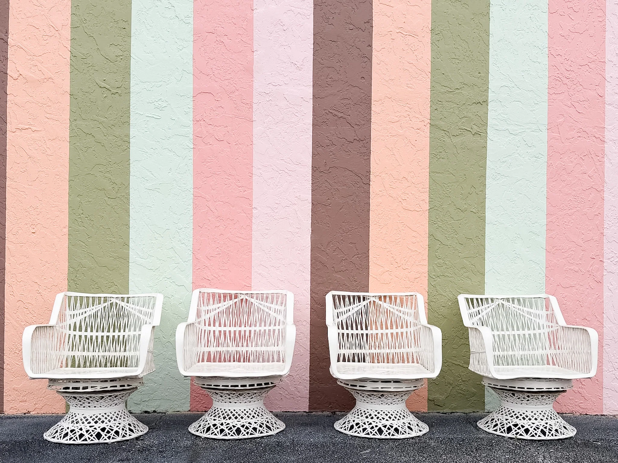 Webspun Outdoor Dining Set - Image 6