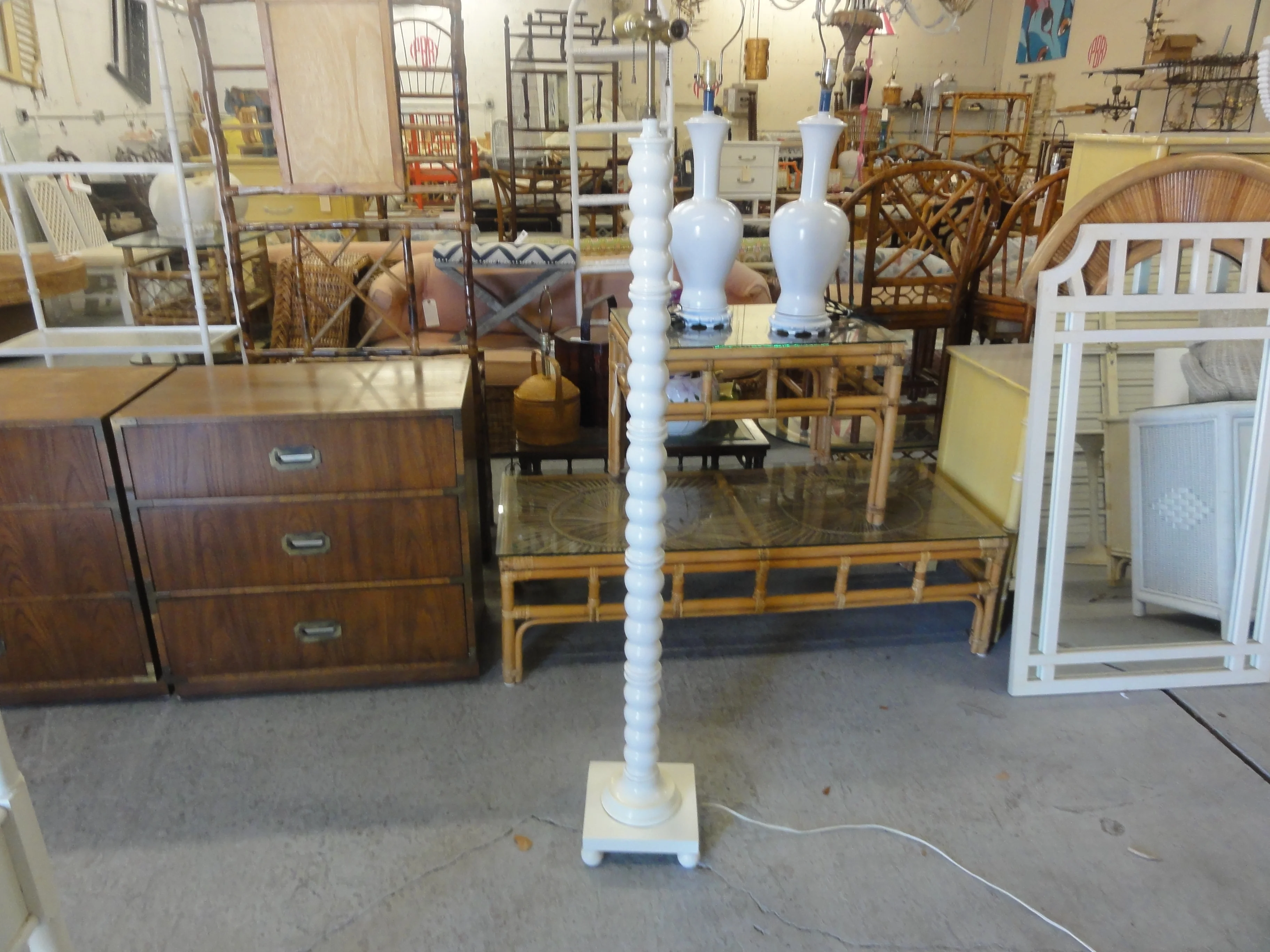 White Column Floor Lamp - Image 4