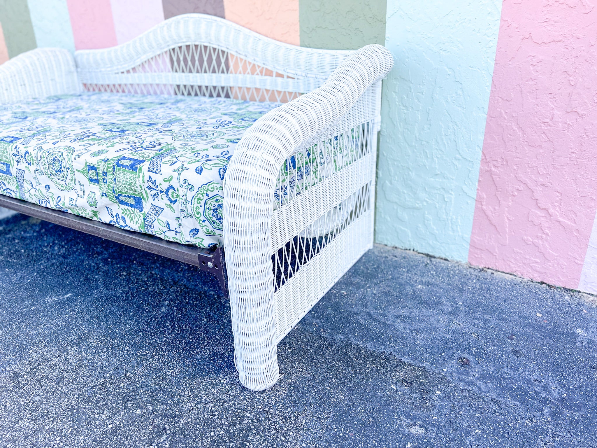 Wicker Chic Day Bed - Image 3
