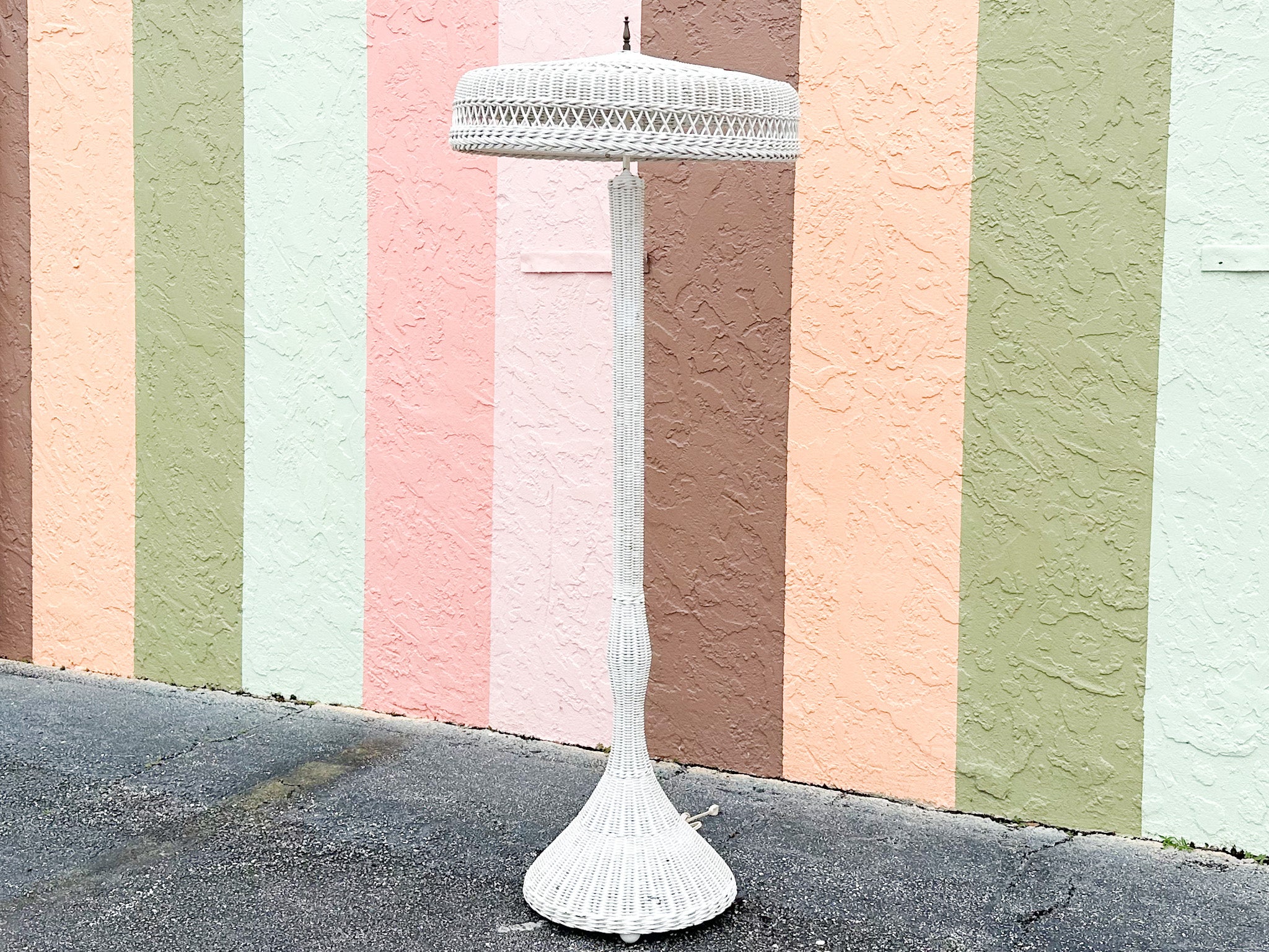 Wicker Chic Floor Lamp - Image 3