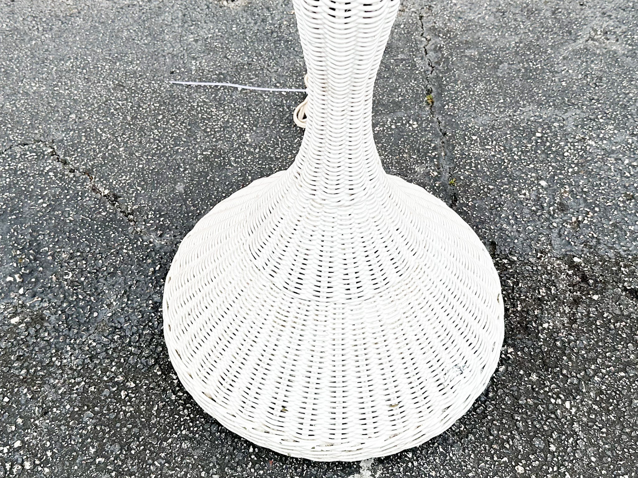 Wicker Chic Floor Lamp - Image 9